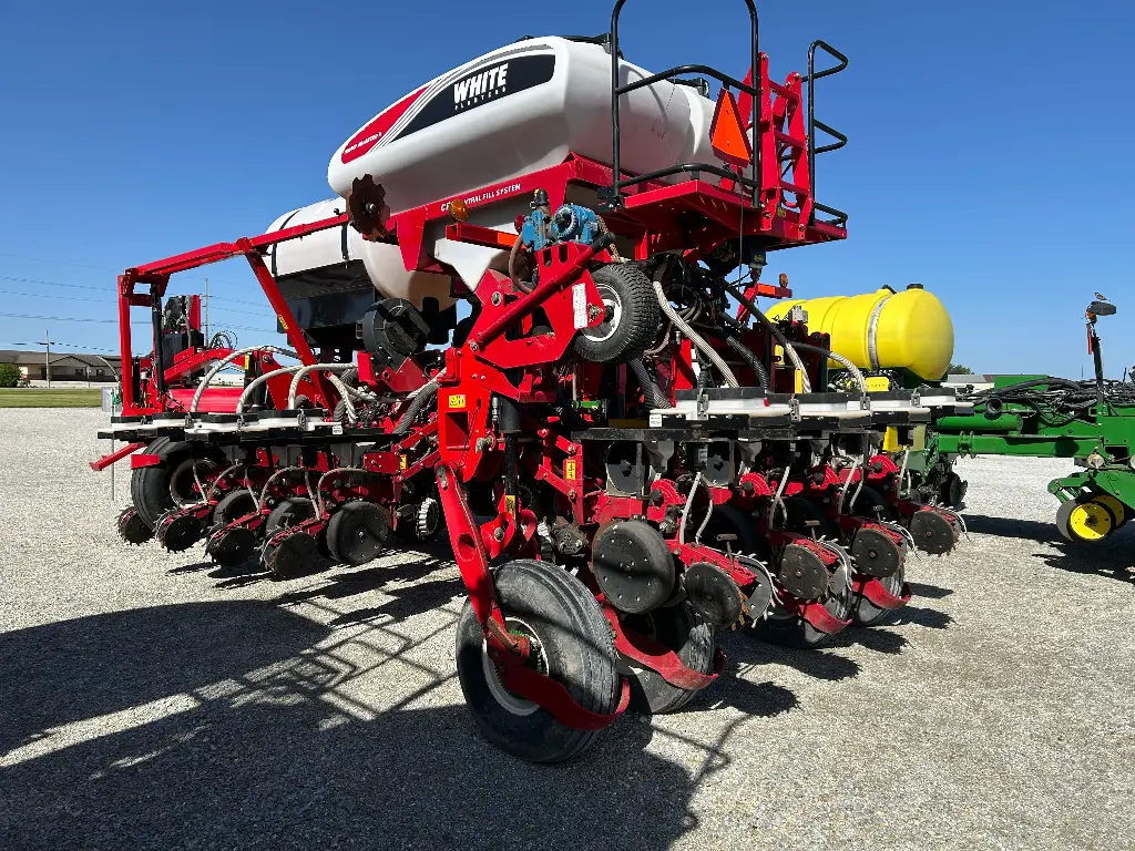 2014 9812 White 12 Row Planter | Solid Rock Ag Solutions